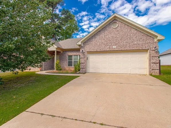 305 Montgomery Dr, Benton, AR 72015