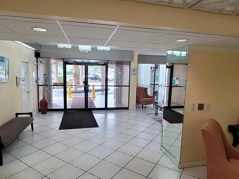 1300 Saint Charles Pl #L19 — Photo 34