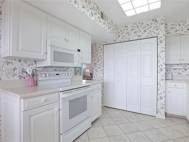 5501 Heron Point Dr #702 — Photo 8
