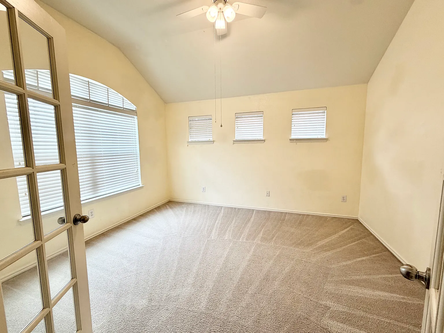 3 bed, 1959 sqft, $1,800 — Photo 4
