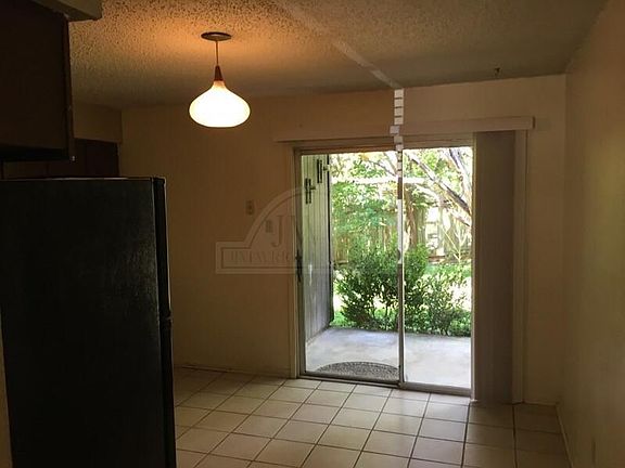 5th image of 207 Oak Trail Dr APT B