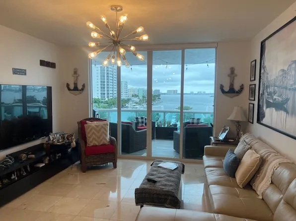 7900 Harbor Island Dr, North Bay Village, FL