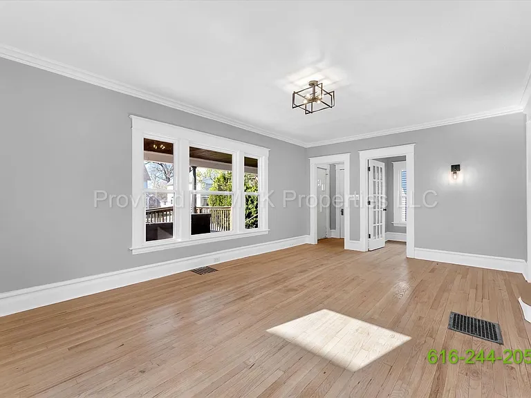 425 Woodlawn St SE — Photo 25