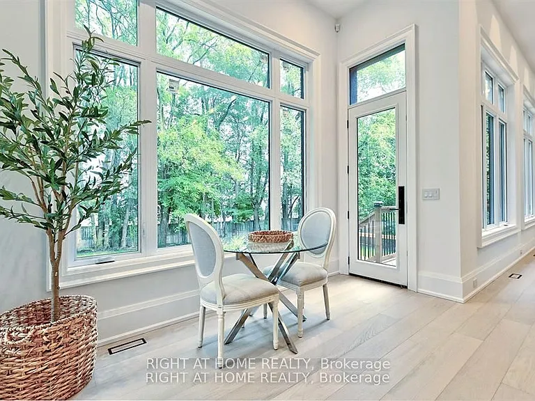 27 Hurlingham Cres — Photo 15