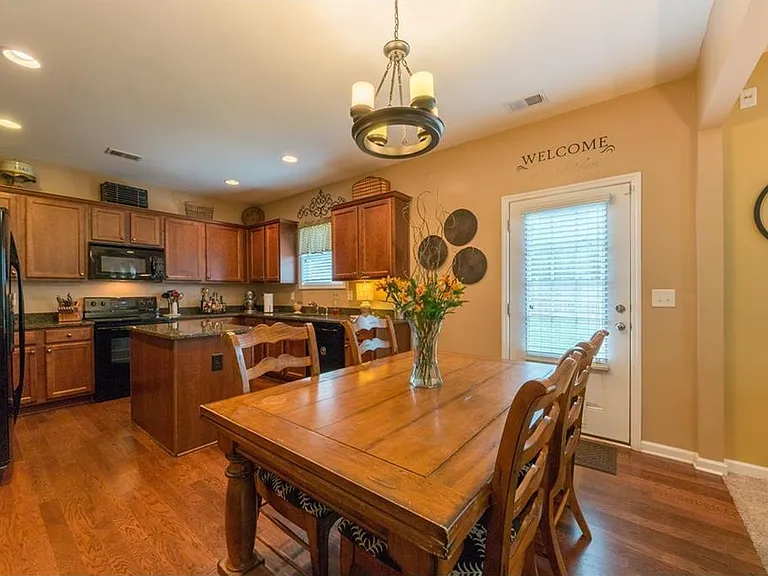 2365 Mindy Ln — Photo 4