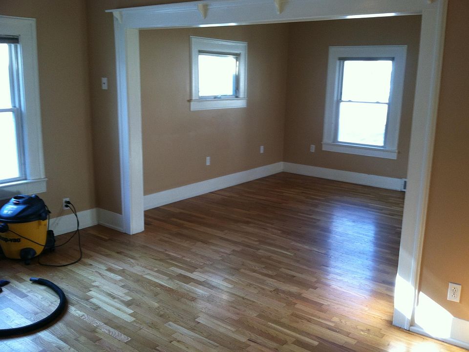 2nd image of 222 Holmes St