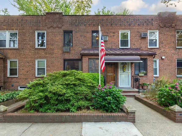 3924 45th St, Long Island City, NY 11104