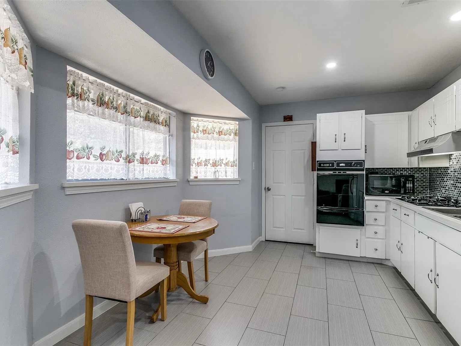 1311 Johns Dr — Photo 3