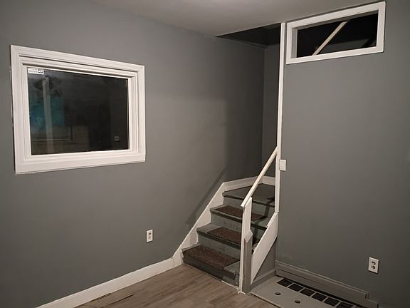 2nd image of 122 E Donald St