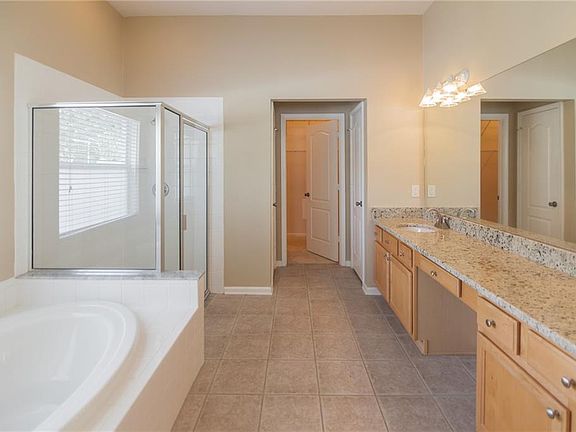 4th image of 2027 Samantha Ln