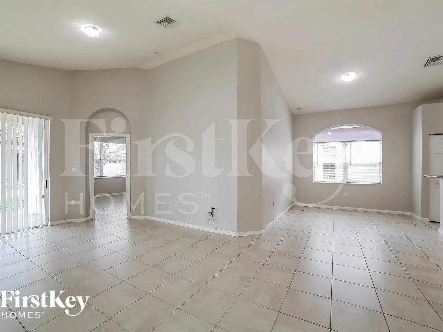 3 bed, 2.0 bath, 1633 sqft, $3,005 — Photo 4