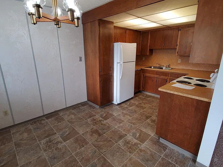 1510 Loraine St — Photo 3