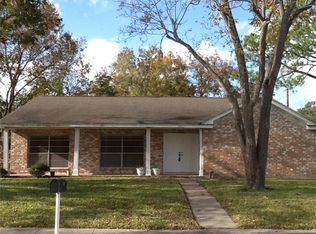 202 Slossen St, Webster, TX 77598