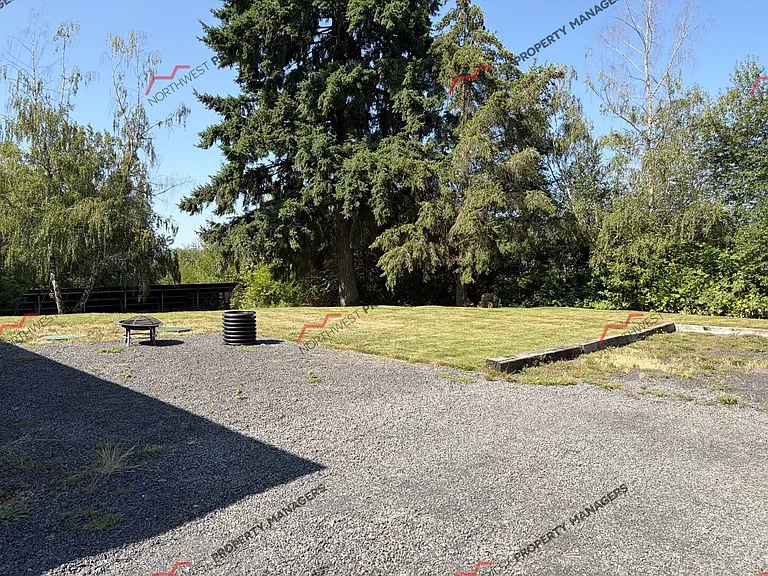 124 Valley View Dr — Photo 3