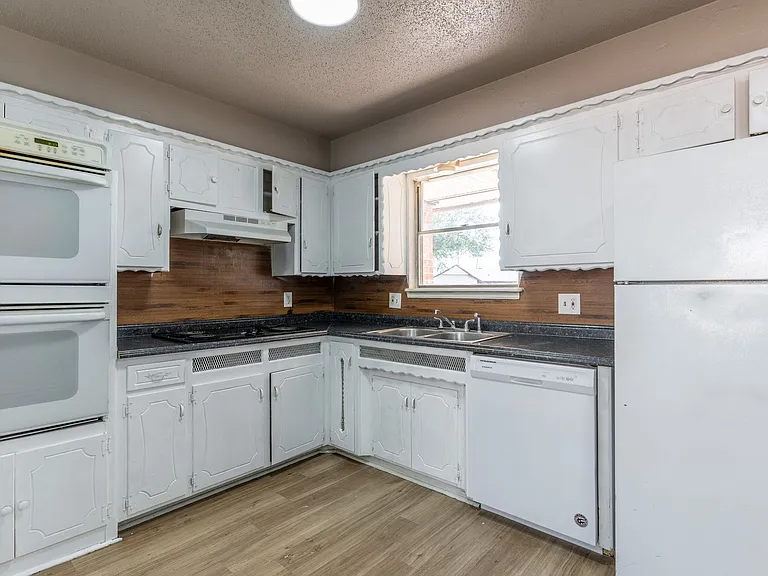 1421 Shalimar Dr — Photo 6