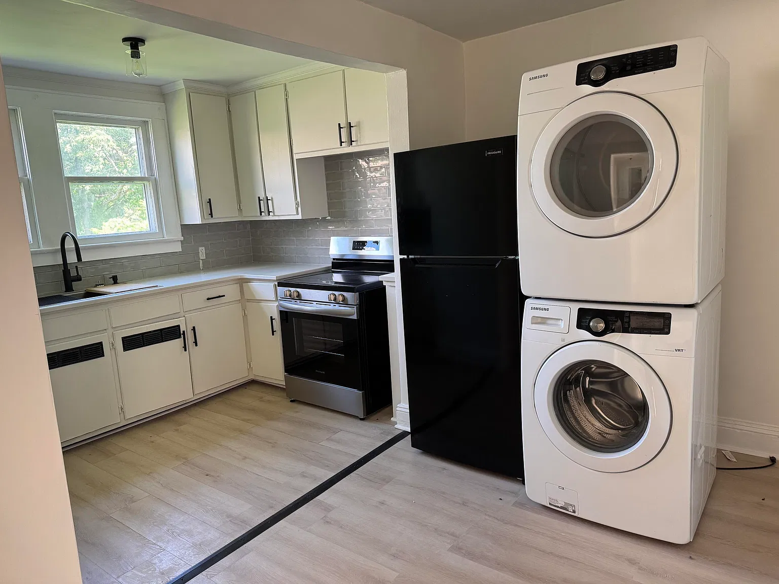 1 bed, 1.0 bath, 800 sqft, $850 — Photo 2