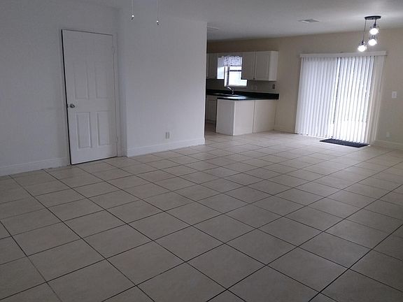 3rd image of 161 NE 17th Court