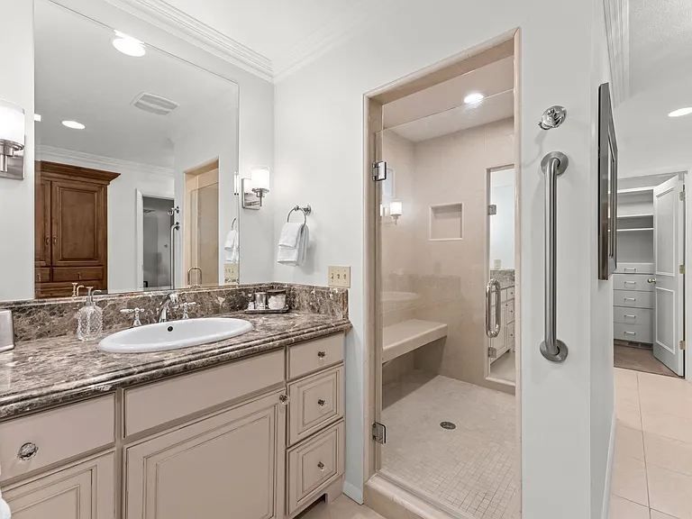 990 W Parkhill Dr — Photo 28