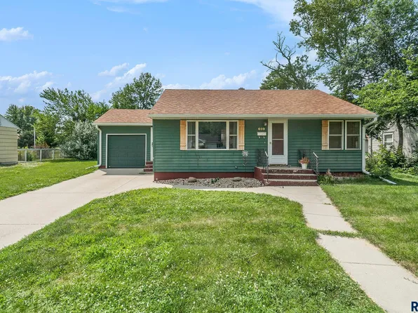 609 W Ave N, Madison, SD 57042