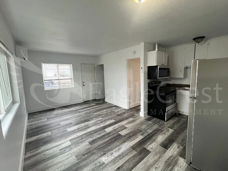 223 SE Roseville Ln — Photo 6