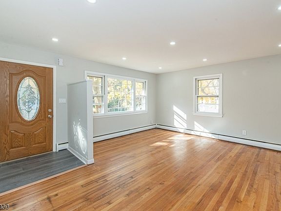 5th image of 200 Conklintown Rd