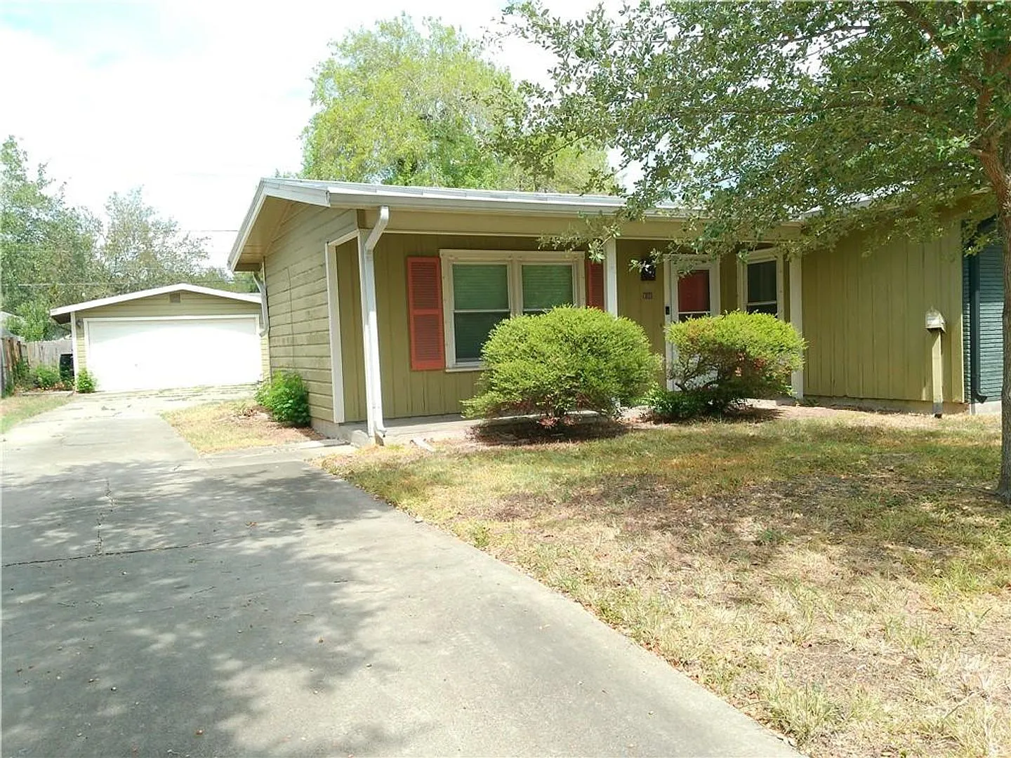 522 Pasadena - 4/Bed 3/Bath - $1995/month — Photo 2