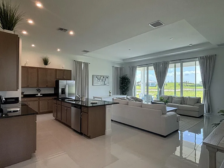 10231 SW Latium Way — Photo 10