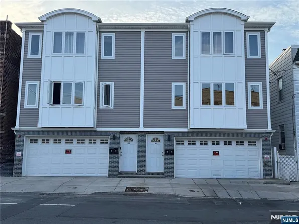 560 N 11th St, Newark, NJ 07107
