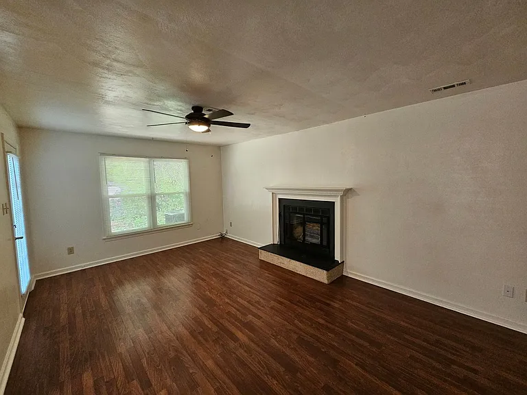 5416 Sweetwater Ct — Photo 3