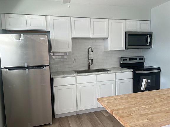 4th image of 215B Park Blvd S