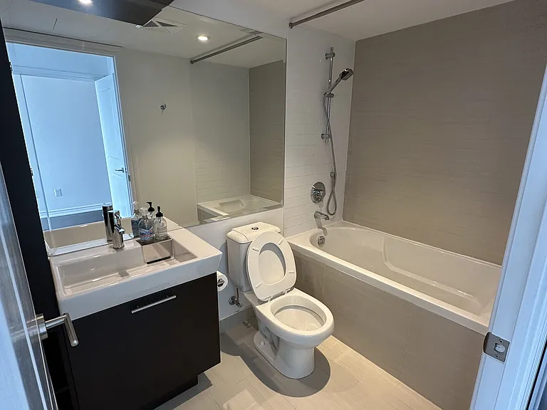 386 Yonge St #4607 — Photo 9