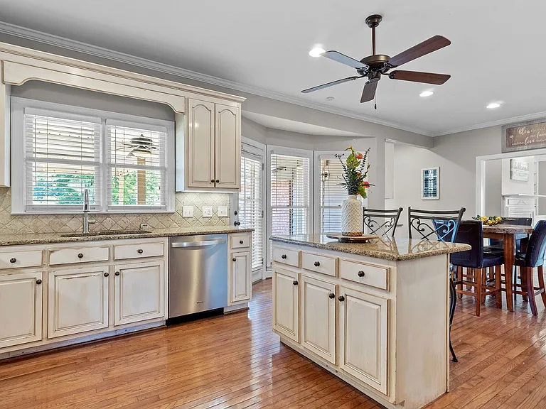 1210 Auxford Ave — Photo 14
