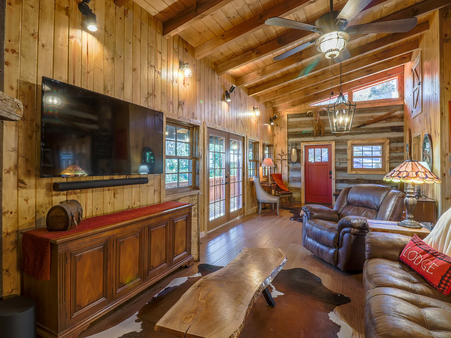 3 bed, 2200 sqft, $5,000 — Photo 4