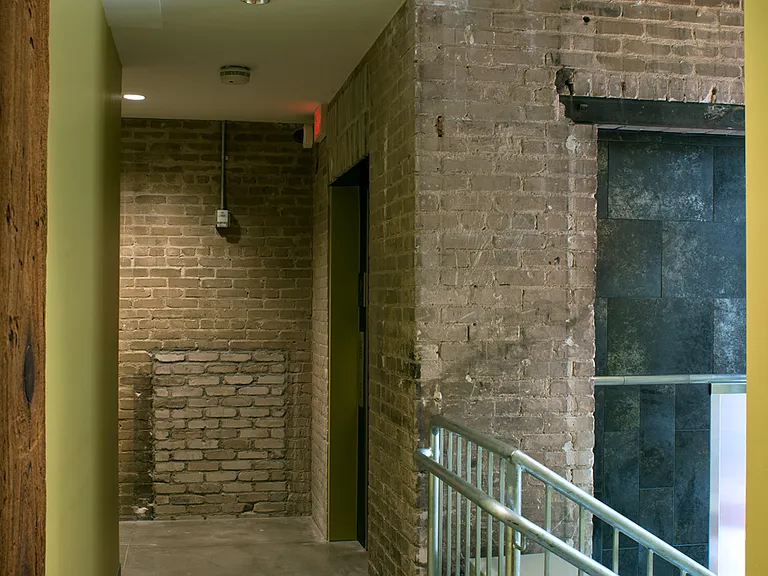 Serrano Lofts — Photo 23