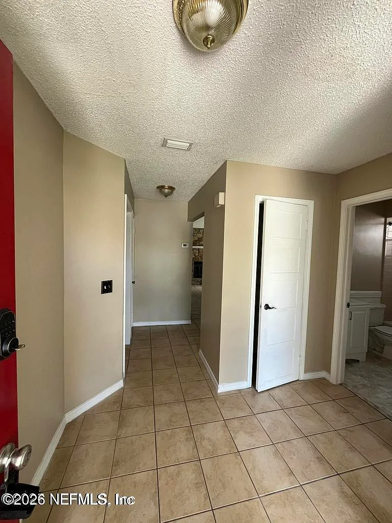3 bed, 2.0 bath, 1462 sqft, $1,795 — Photo 2