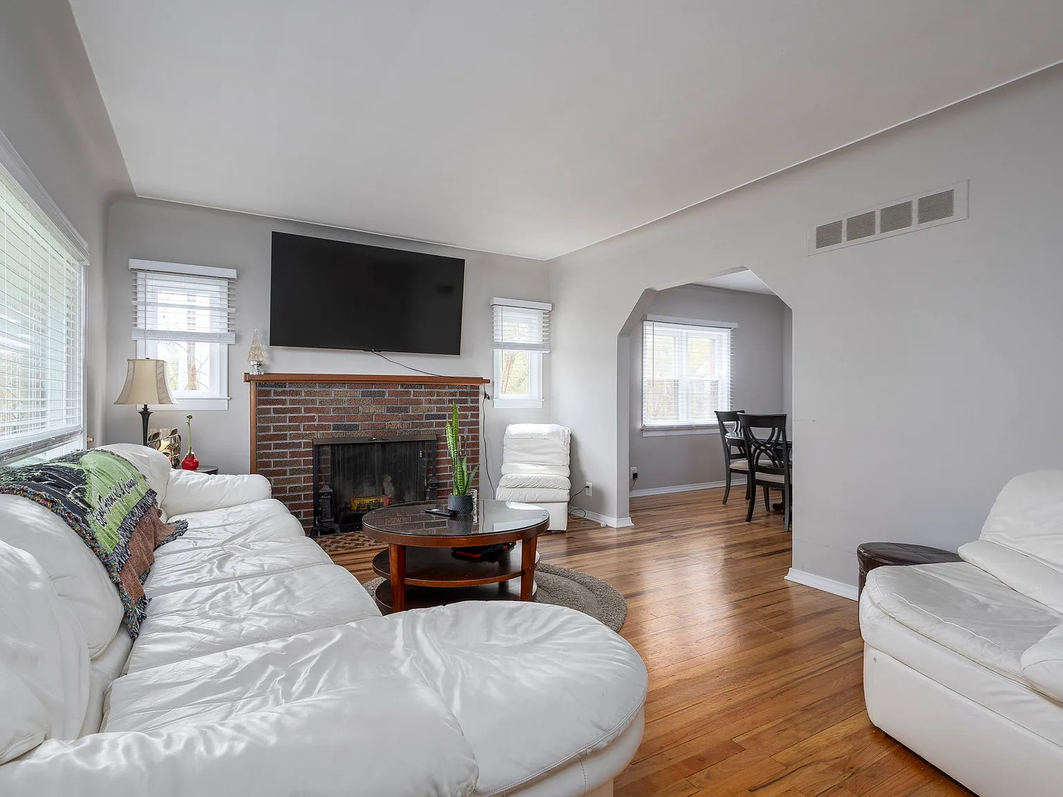 2 bed, 1348 sqft, $1,990 — Photo 2