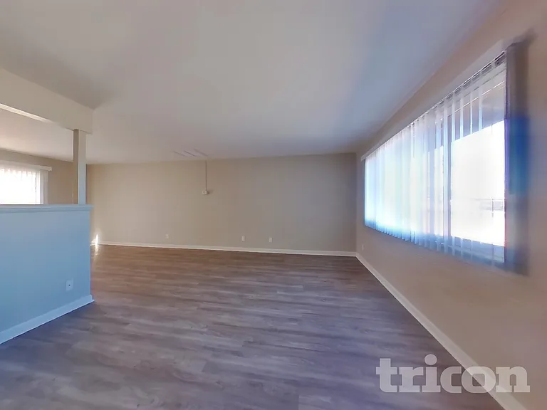 3721 W Seldon Ln — Photo 3