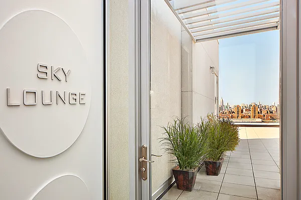 Rented by CORE | media 42