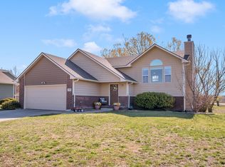 205 Victoria Rd, Newton, KS 67114