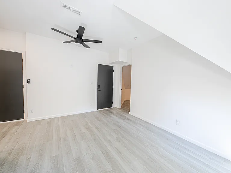 2620 May St #6 — Photo 11