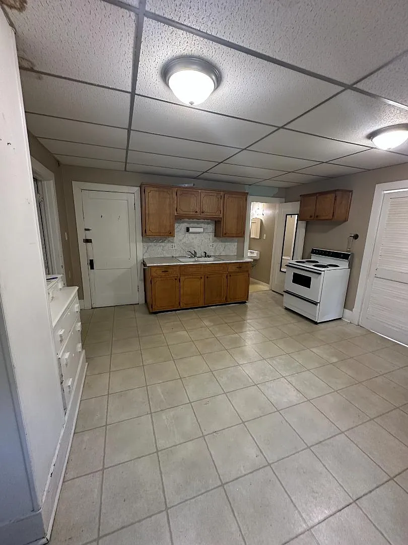 Unit Photo - 1019 W Main St #B