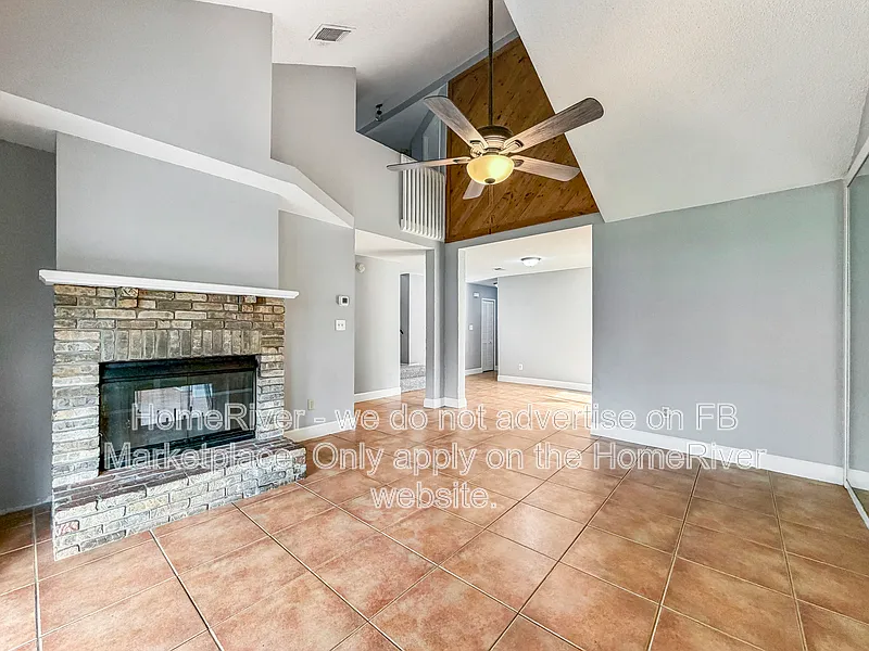 3 bed, 2.0 bath, 1418 sqft, $2,295 — Photo 4