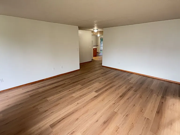 4449 Samantha Ct NE — Photo 4