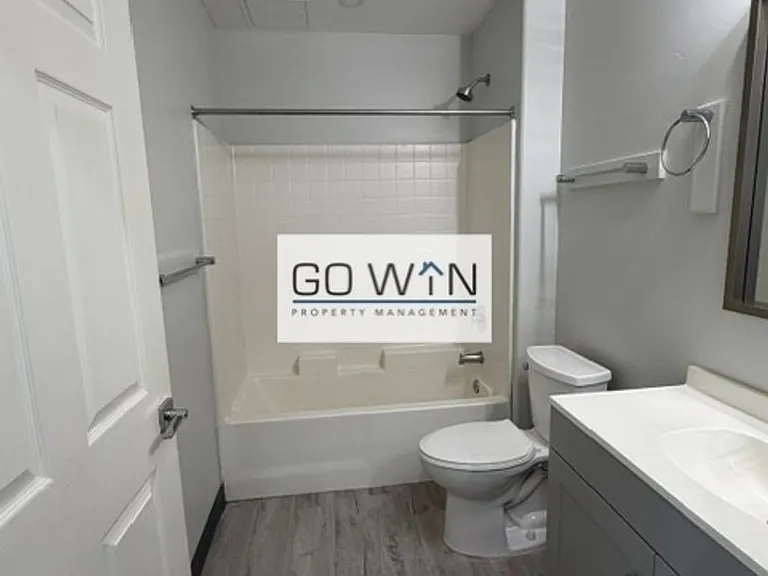 23 E Illini St — Photo 30
