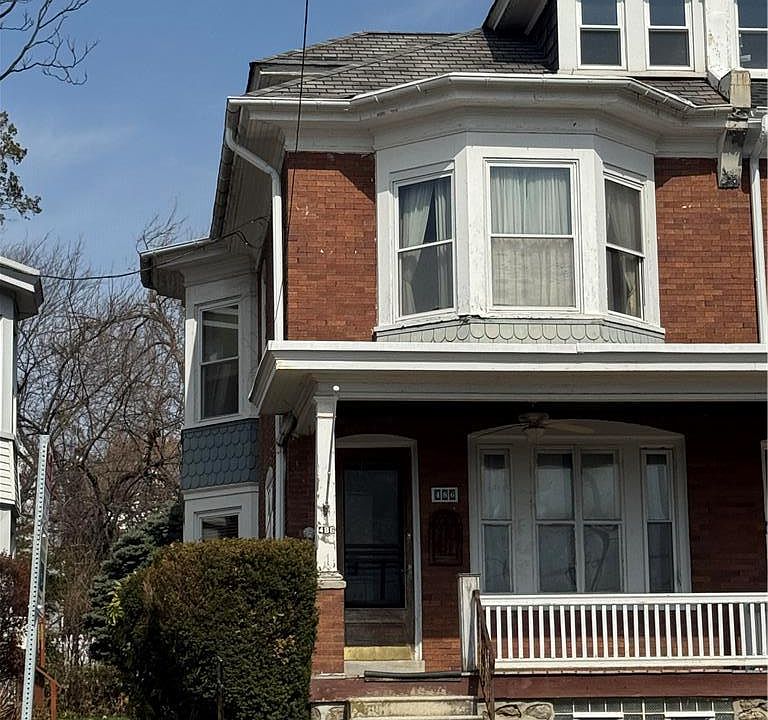 1st image of 486 Roxborough Ave