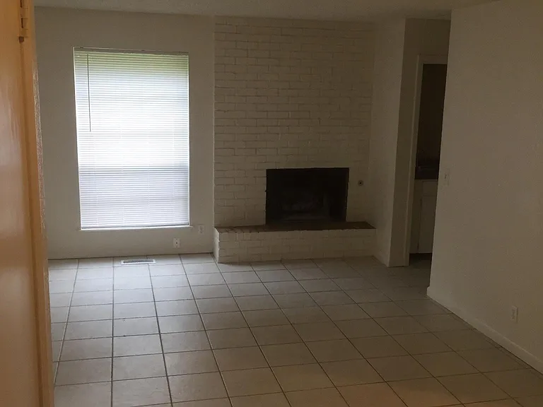 2314 W Galveston St — Photo 2