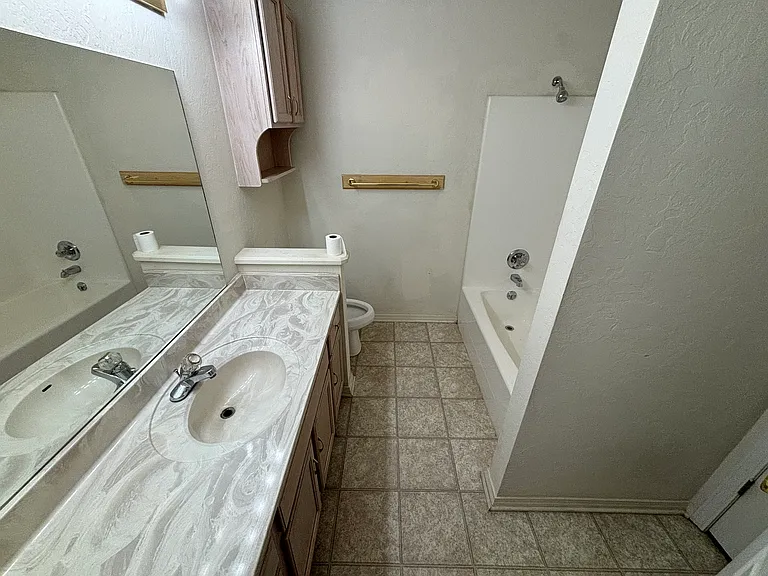 4913 N Britton Dr — Photo 6