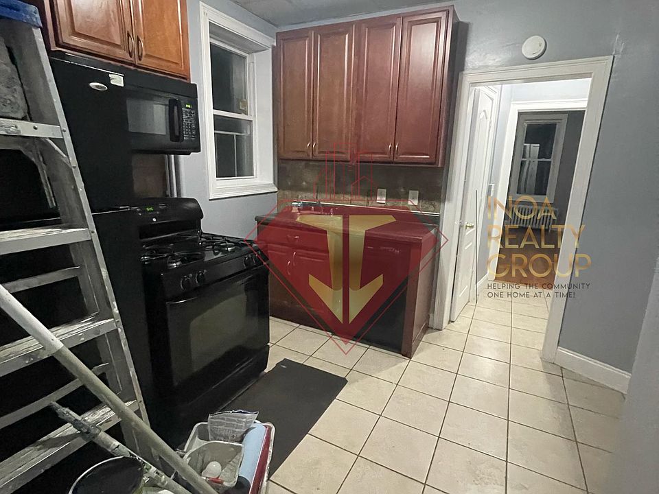 1st image of 915 22nd St APT 1L