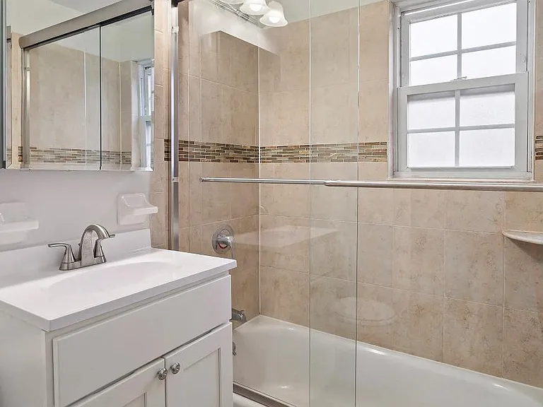 263 Bloomfield Avenue Apartments — Photo 12
