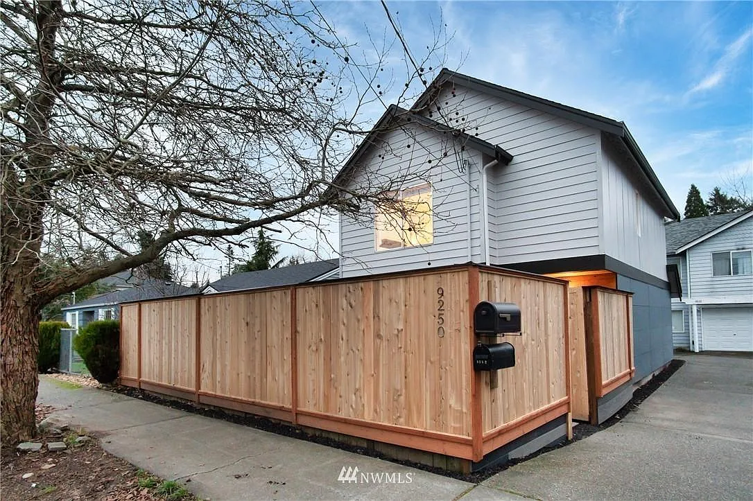 15th Ave SW, Seattle — Photo 1